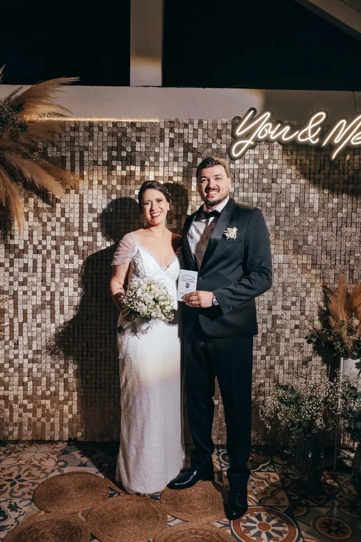Novia y novio en la fiesta